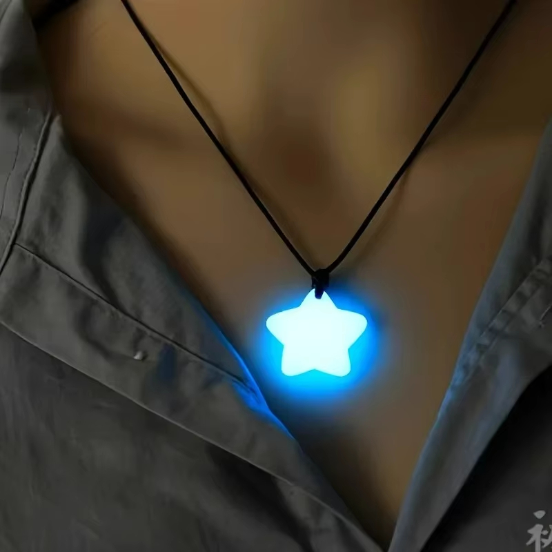 Glow In Dark Stars - Świecący w ciemności wisiorek z jadeitu