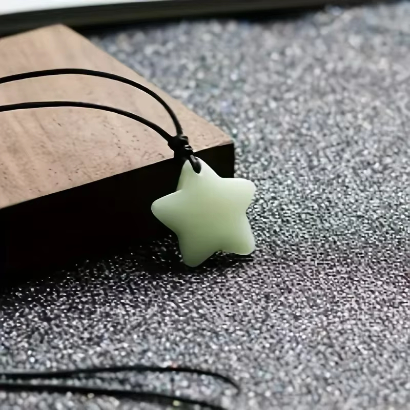 Świecący w ciemności wisiorek  – Glow In Dark Stars recenzja i cena